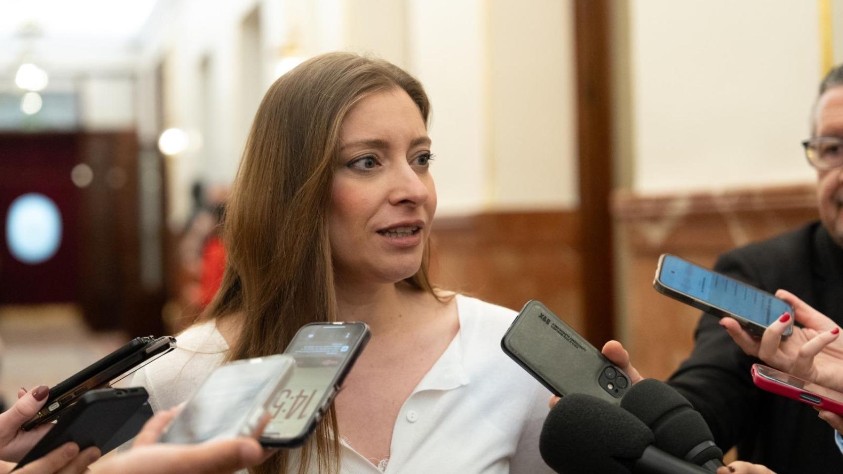 El PP corrige una moción de Vox sobre la "prioridad nacional" en las ayudas y Feijóo afirma que sólo se aplicará dentro de la ley