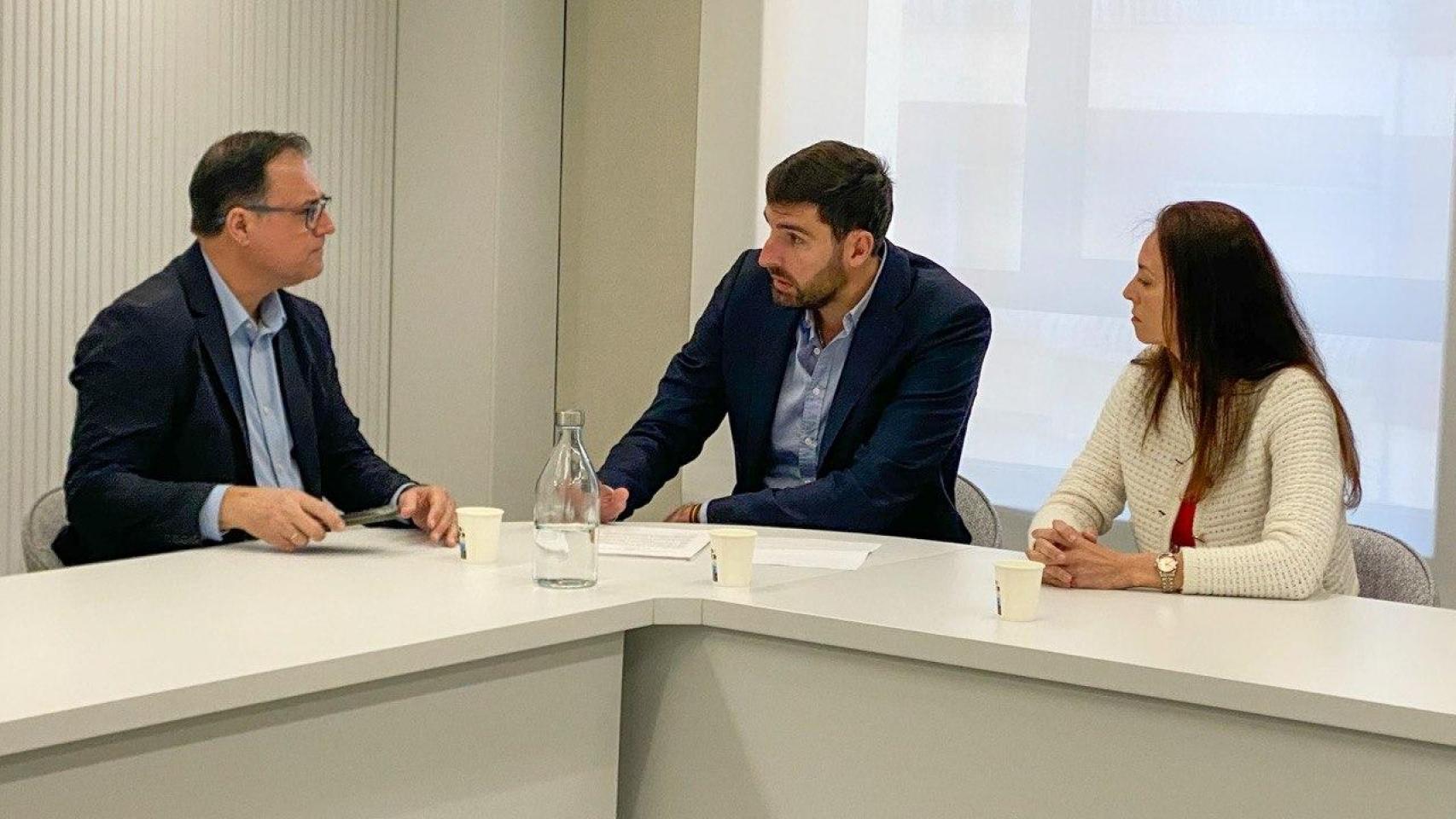 Los 'ex' de Vox y constructores presionan al PP a aprobar la Ley de Vivienda de Murcia sin "la política de pancarta" de Abascal