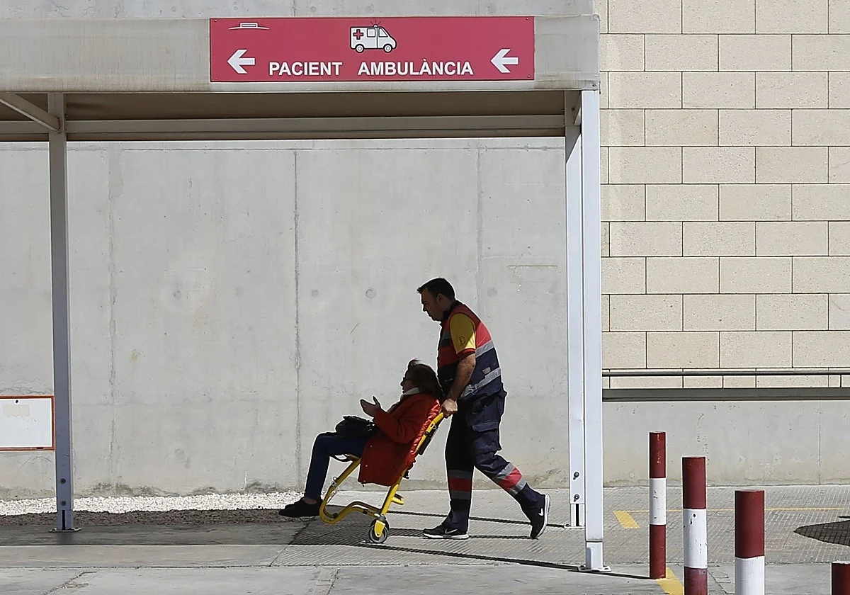 Atropella a su pareja en Valencia y finge un accidente de bicicleta al tener retirado el carné de conducir