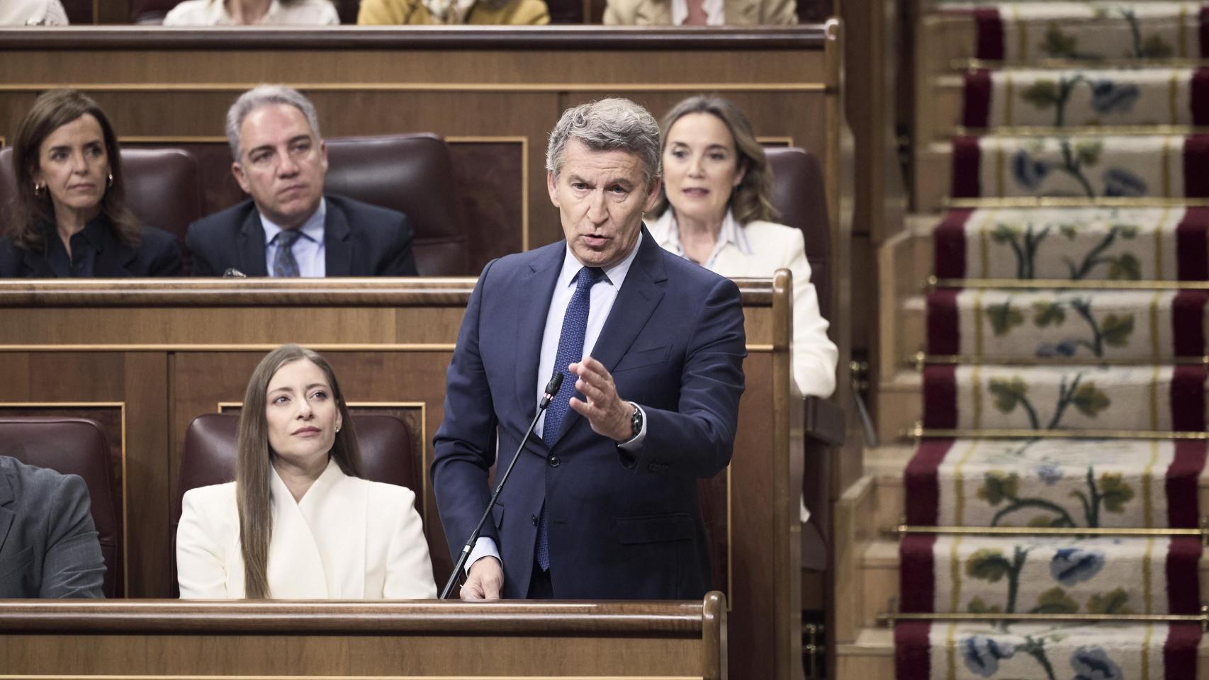 Feijóo a Sánchez: "Va a China más que Adamuz o a Paiporta. Su falta de humanidad es más vergonzosa que su corrupción"