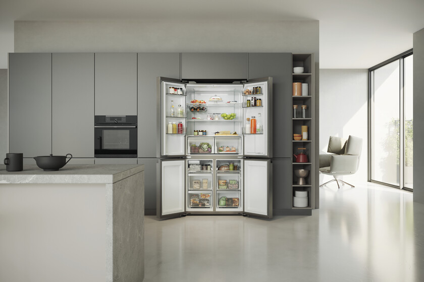 Esterilizar el móvil en el lavavajillas y comer chuletones que duran 10 días en el frigo: Haier redefine los electrodomésticos