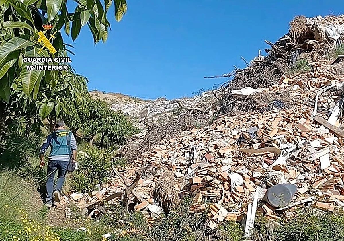 Shocking video: 167,000 tonnes of rubble dumped in the Axarquía