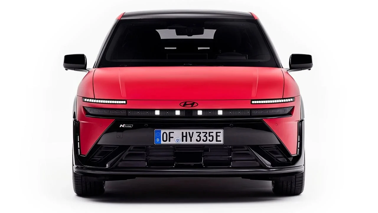 Hyundai ha escondido en el IONIQ 3 varias bazas con las que quiere meter en un lío al CUPRA Raval y al ID. Polo