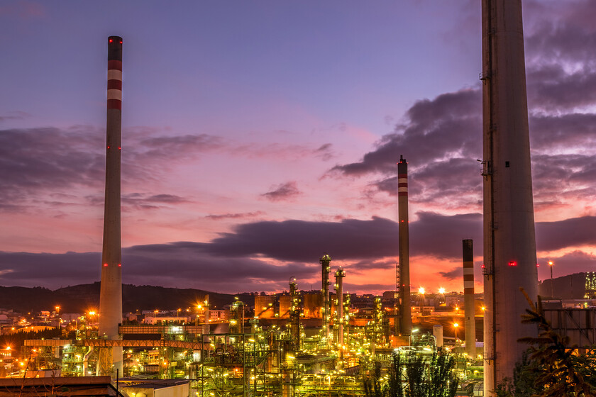 España sigue refinando petróleo y, de nuevo, vuelve a ser el salvavidas energético de Europa