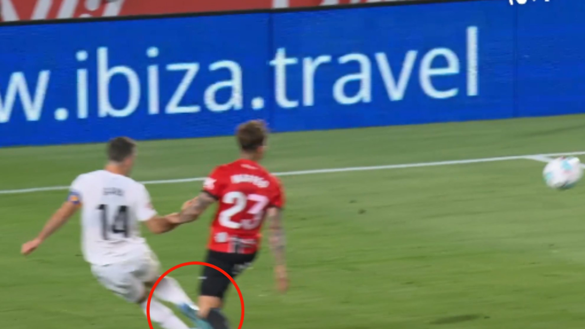 El Valencia eleva el tono y exige "respuestas" por el penalti no señalado a Gayà: “No es la primera vez que pasa”