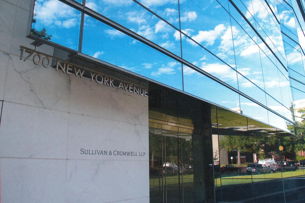 El bufete de abogados Sullivan & Cromwell reconoce 'alucinaciones' de la IA