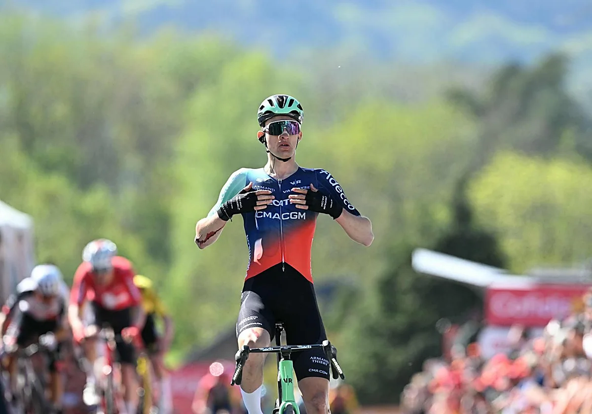 Seixas conquista la Flecha Valona con un recital en el Muro de Huy