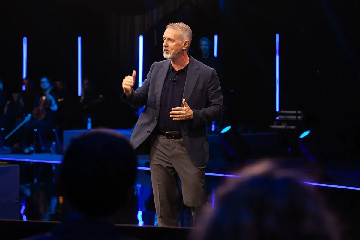 Murtra advierte a los directivos de Telefónica de la necesidad de acelerar el plan estratégico