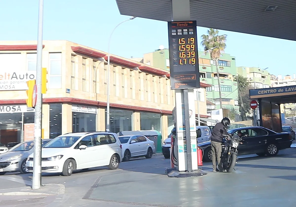 Principio de acuerdo para desconvocar la huelga de gasolineras en el puente