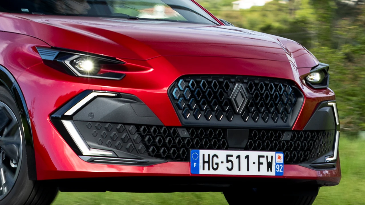 El nuevo Renault Clio GLP 2026 estrena versión GLP con casi 1.500 km de autonomía y pone en jaque al híbrido