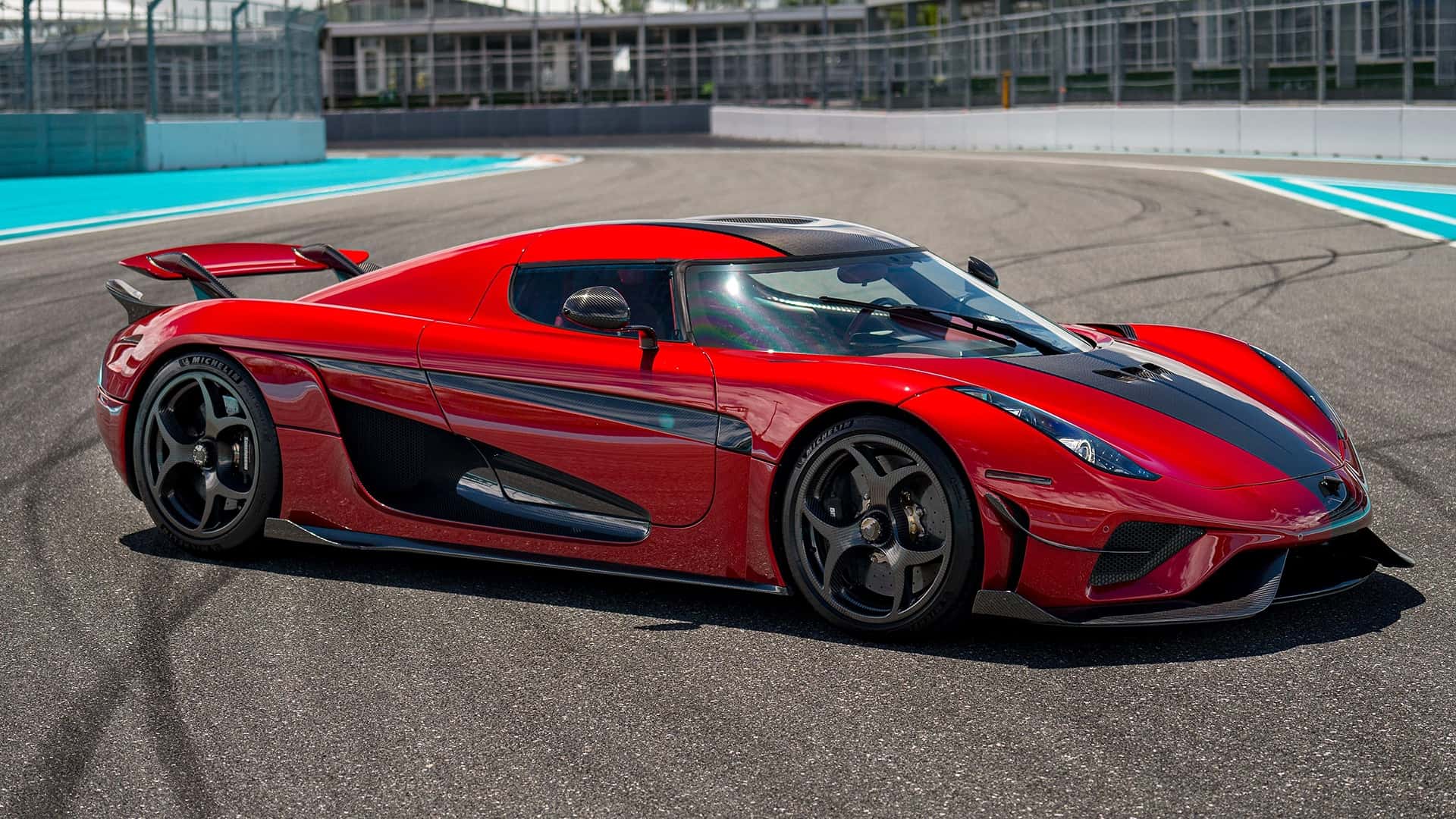 ¡Este Koenigsegg tiene un millón de dólares sólo en extras!