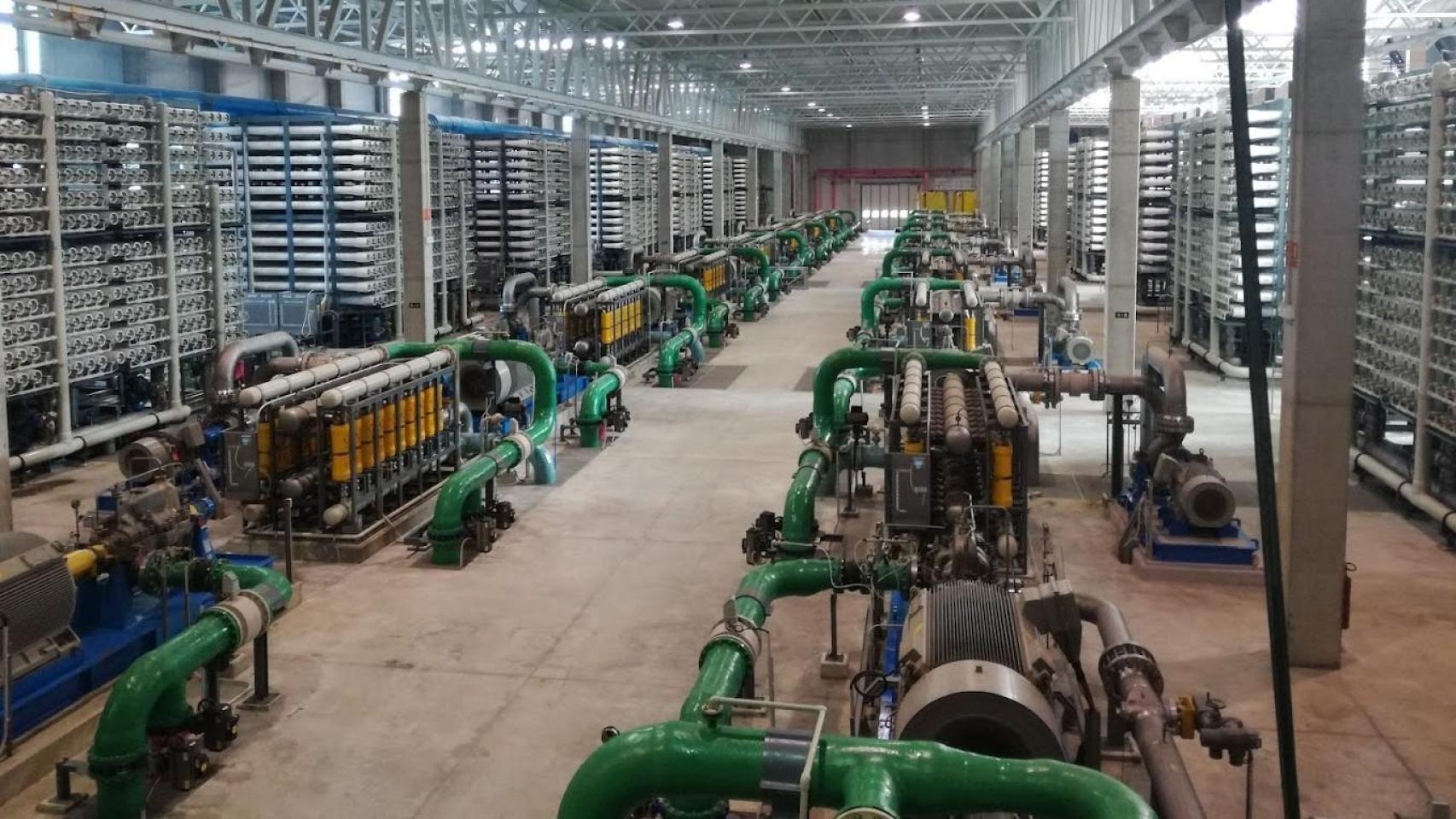 La CHS redobla su apuesta por la desalación frente a los regantes del trasvase que luchan por su supervivencia