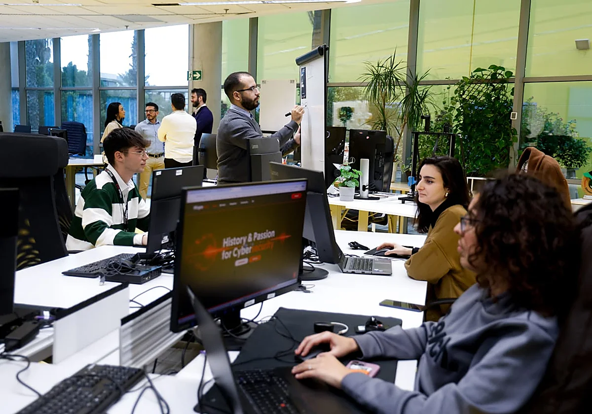 Estos son los 10 empleos mejor pagados en Málaga: algunos alcanzan los 100.000 euros anuales