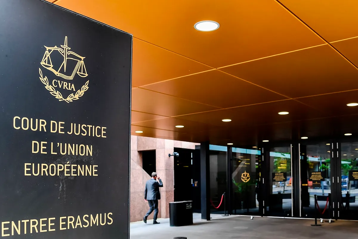 El TJUE sentencia que los bancos no pueden cobrar intereses sobre los costes de un crédito al consumo