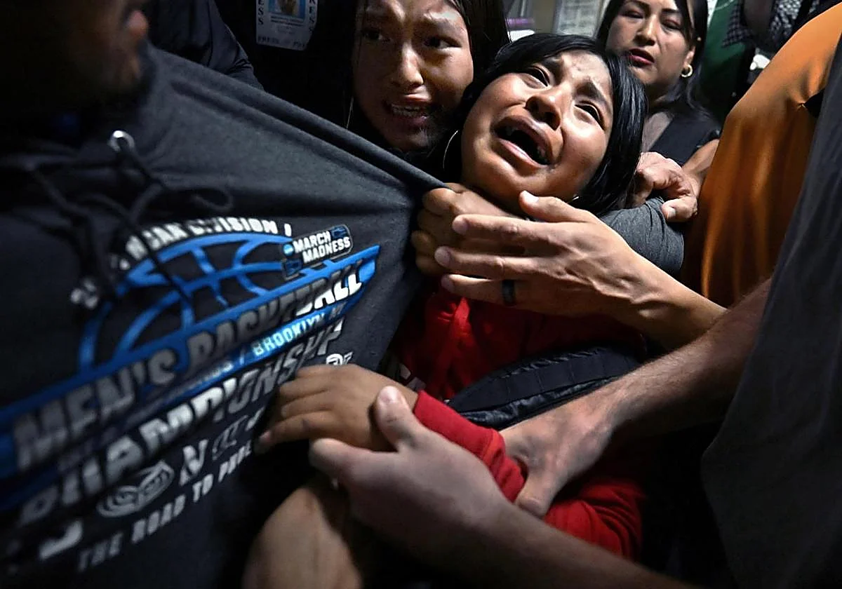 Una familia separada por los servicios de inmigración en EEUU, foto del año en el World Press Photo 2026