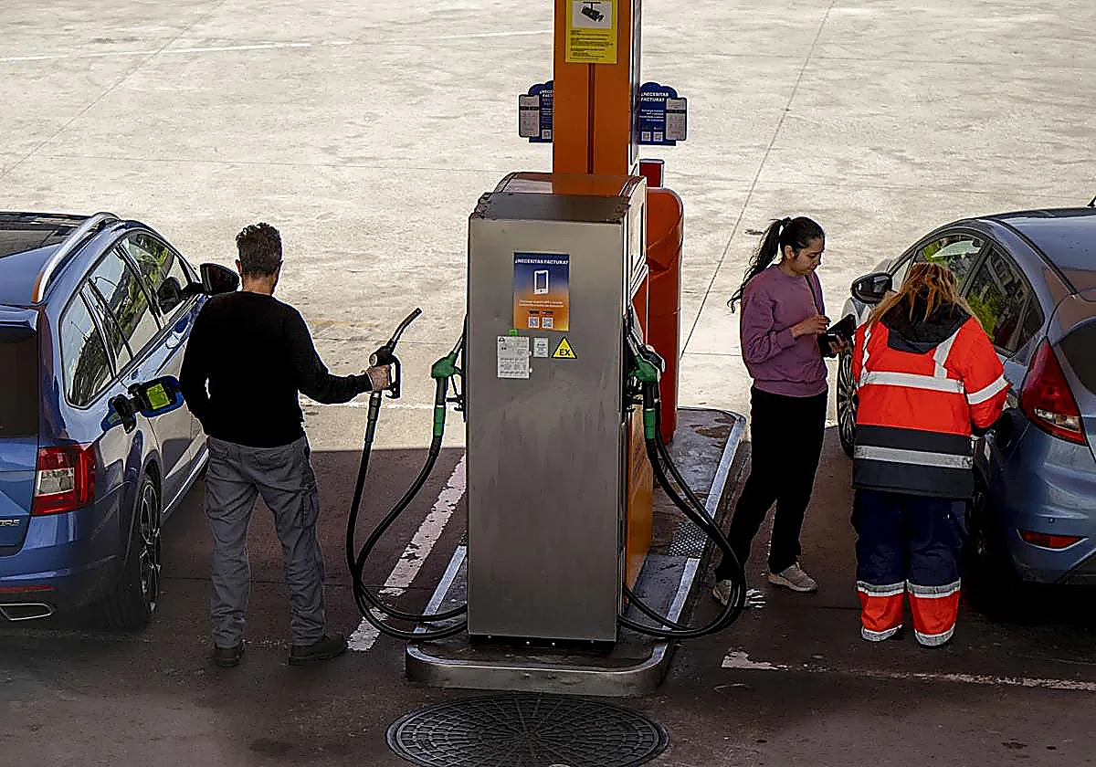 Spanish trade unions call off nationwide petrol station strikes