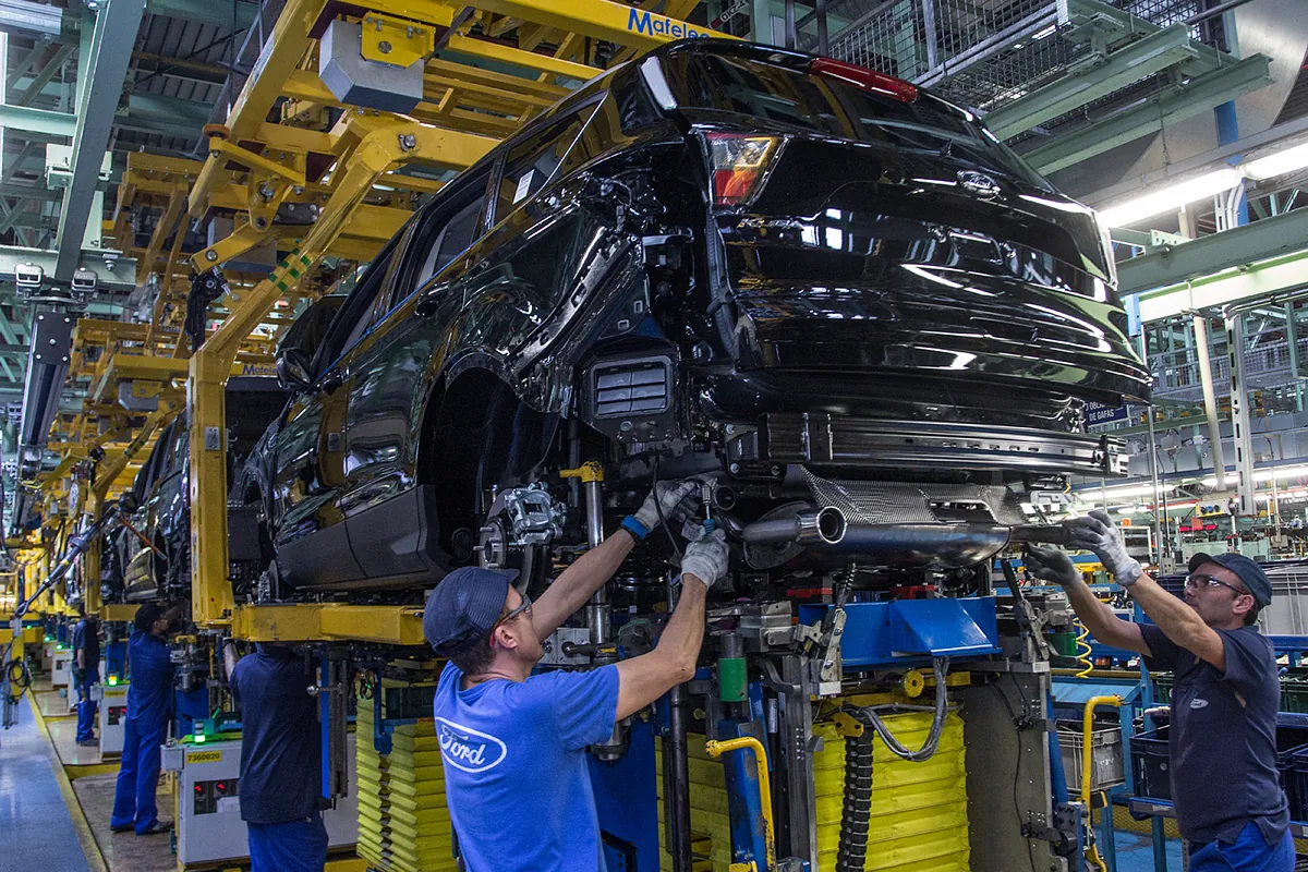 El presidente de Ford Europa visita Almussafes sin dar más pistas sobre el nuevo modelo