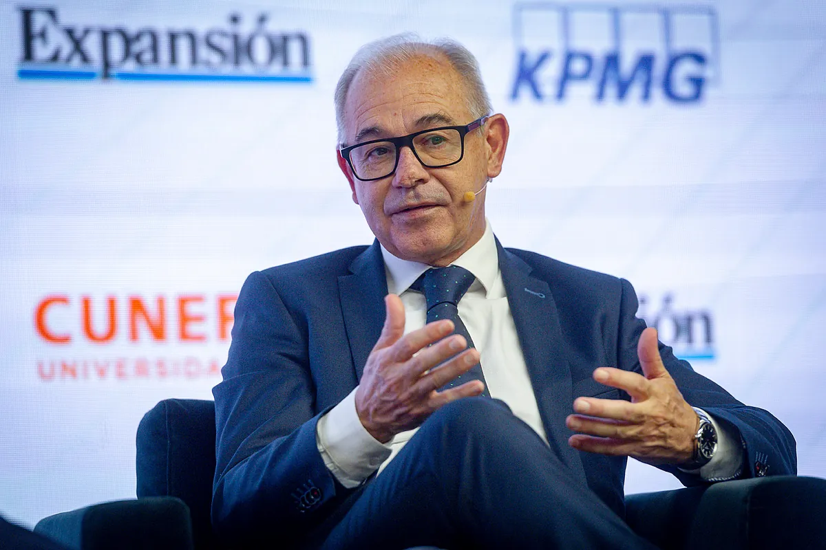 Unicaja ficha en Santander, Bankinter y BBVA para impulsar la banca de empresas