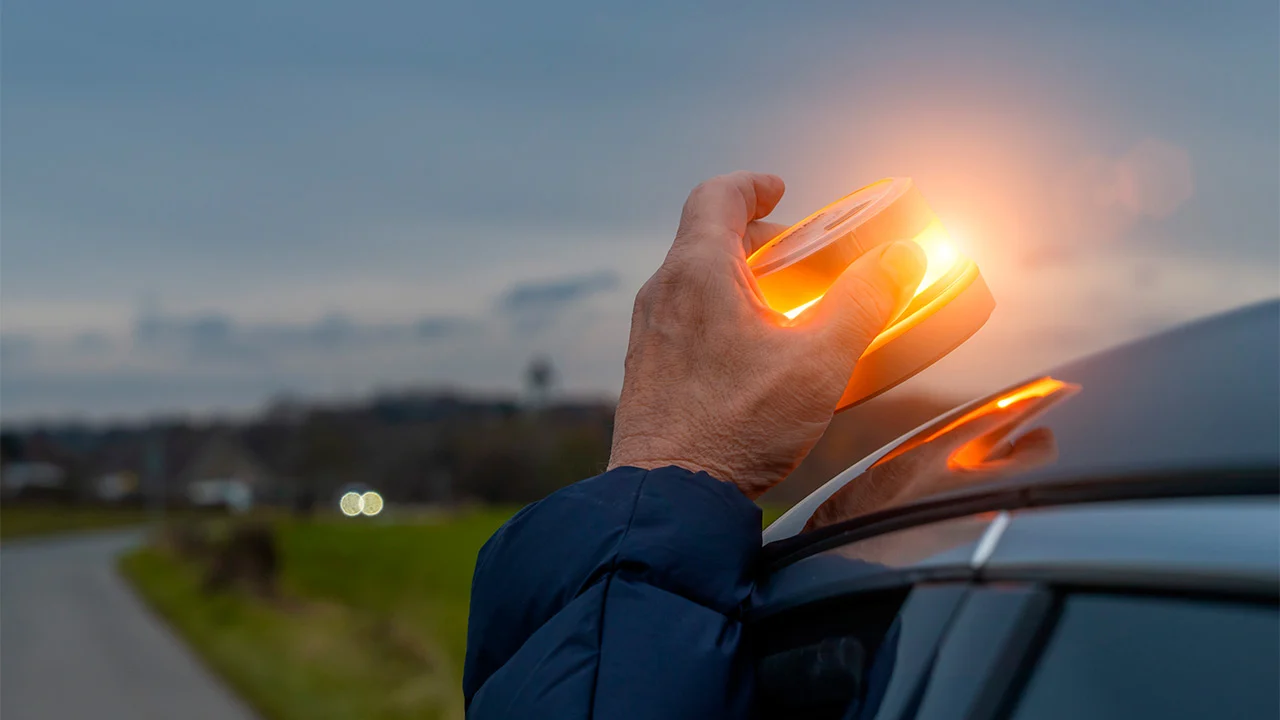 Marlaska usa el 19% menos de muertes que dicen los datos para defender la baliza V16, pero eso no cierra el debate