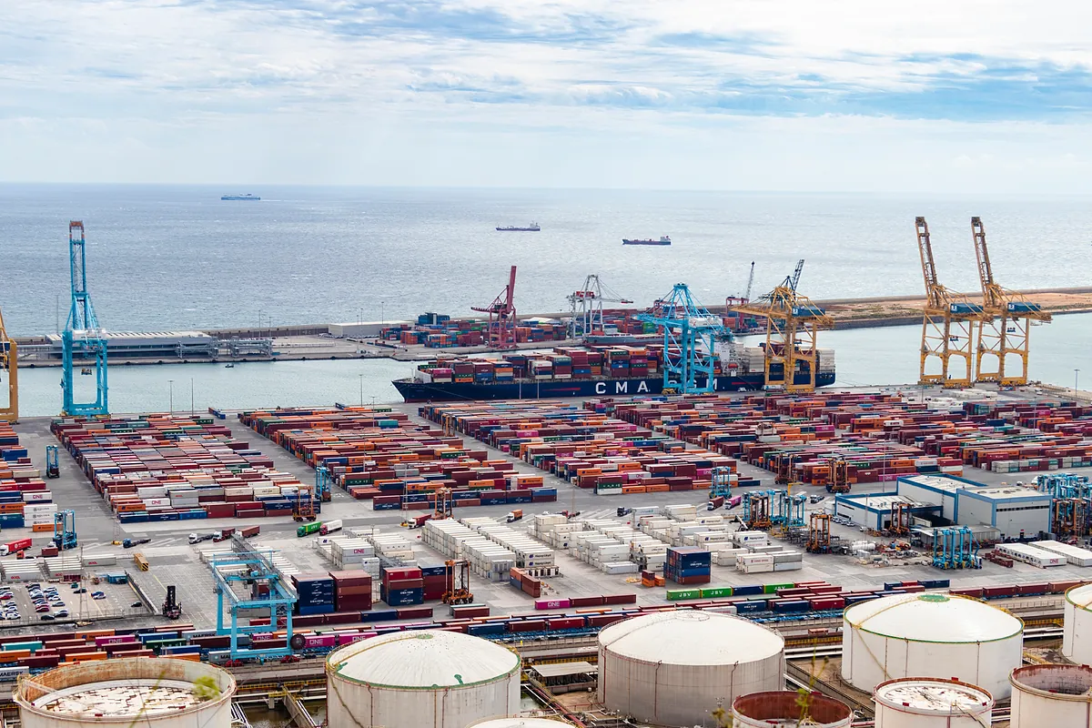 Maersk, Cosco y MSC se llevan carga de España fuera de la UE