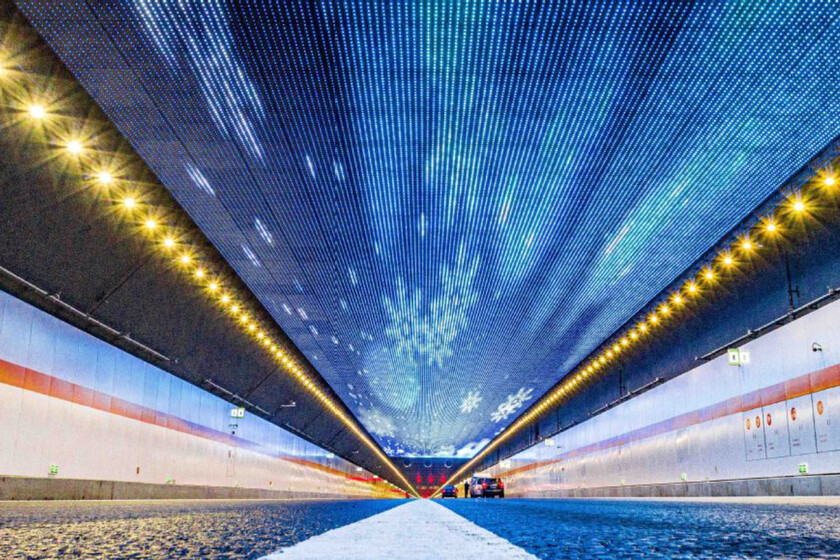 Con 11 km de largo y un techo con espectáculo de luces, el túnel subacuático más largo de China se ha convertido en toda una atracción turística