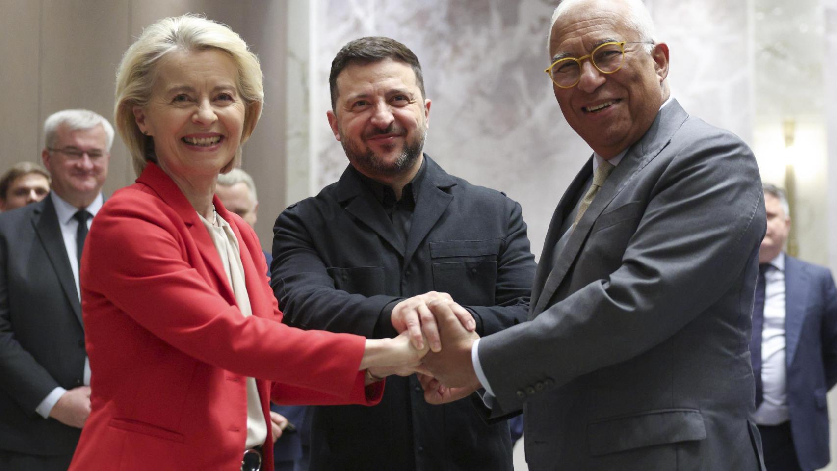 Los líderes europeos acelerarán la adhesión de Ucrania tras la salida de Orbán pero rechazan cualquier "atajo"