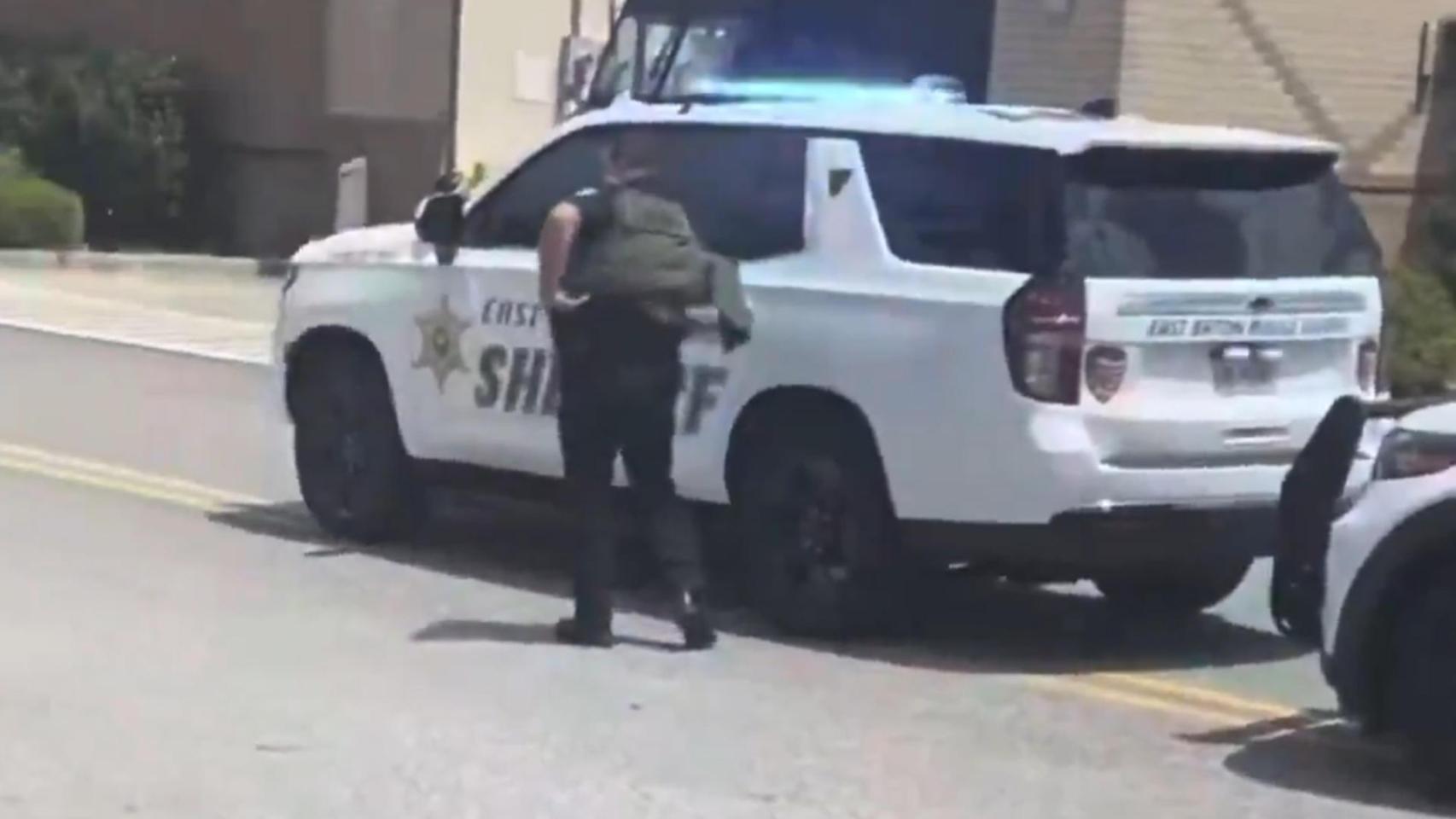 Diez heridos en EEUU por un tiroteo en un centro comercial de Luisiana: los atacantes están huidos