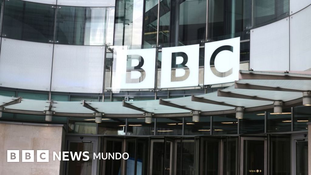 La BBC dice que se defenderá ante la demanda de Trump por US$5.000 millones por un reportaje en el que se editaron sus palabras