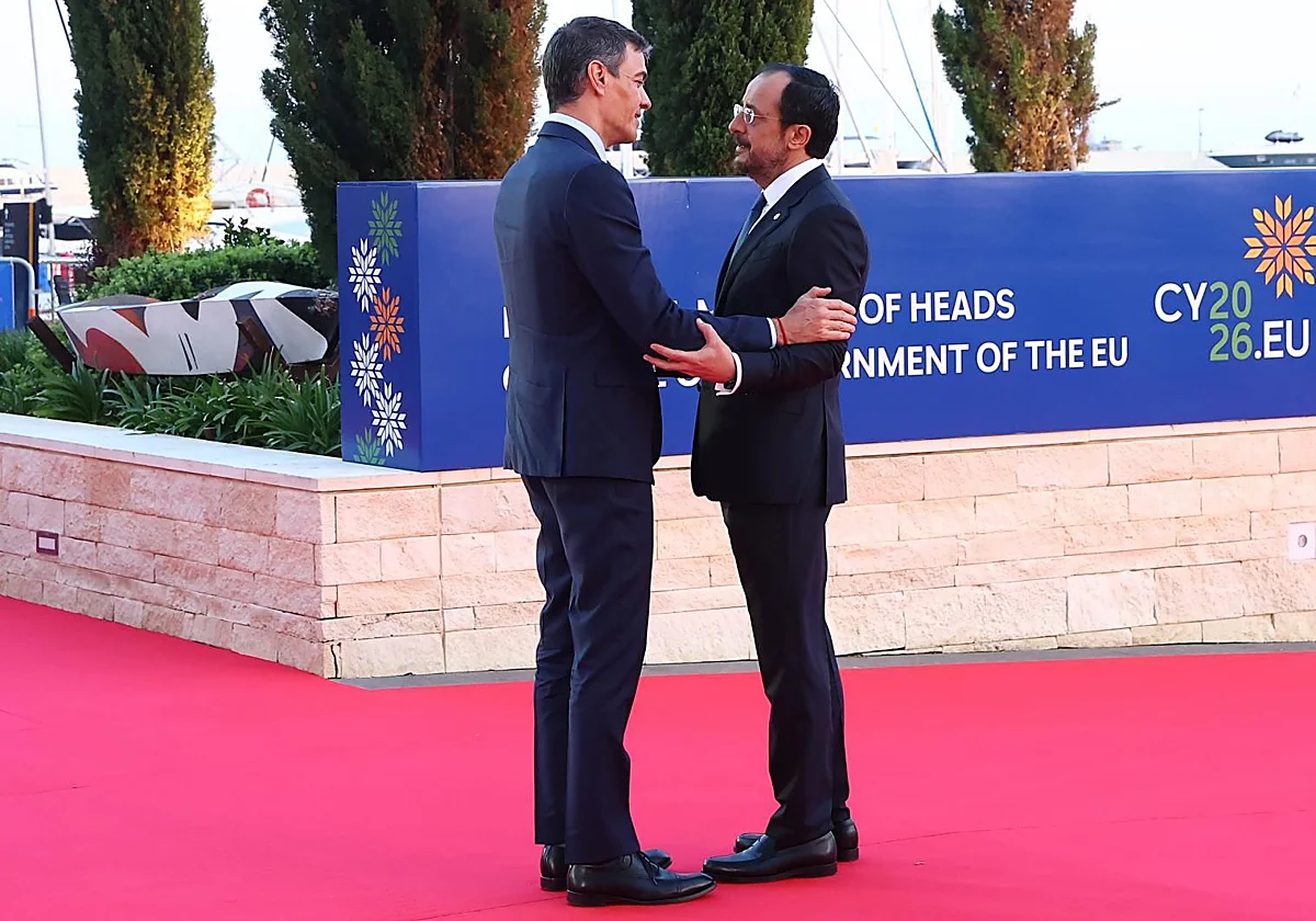 Sánchez acusa a PP y Vox de atentar contra los derechos humanos con los acuerdos de Aragón y Extremadura