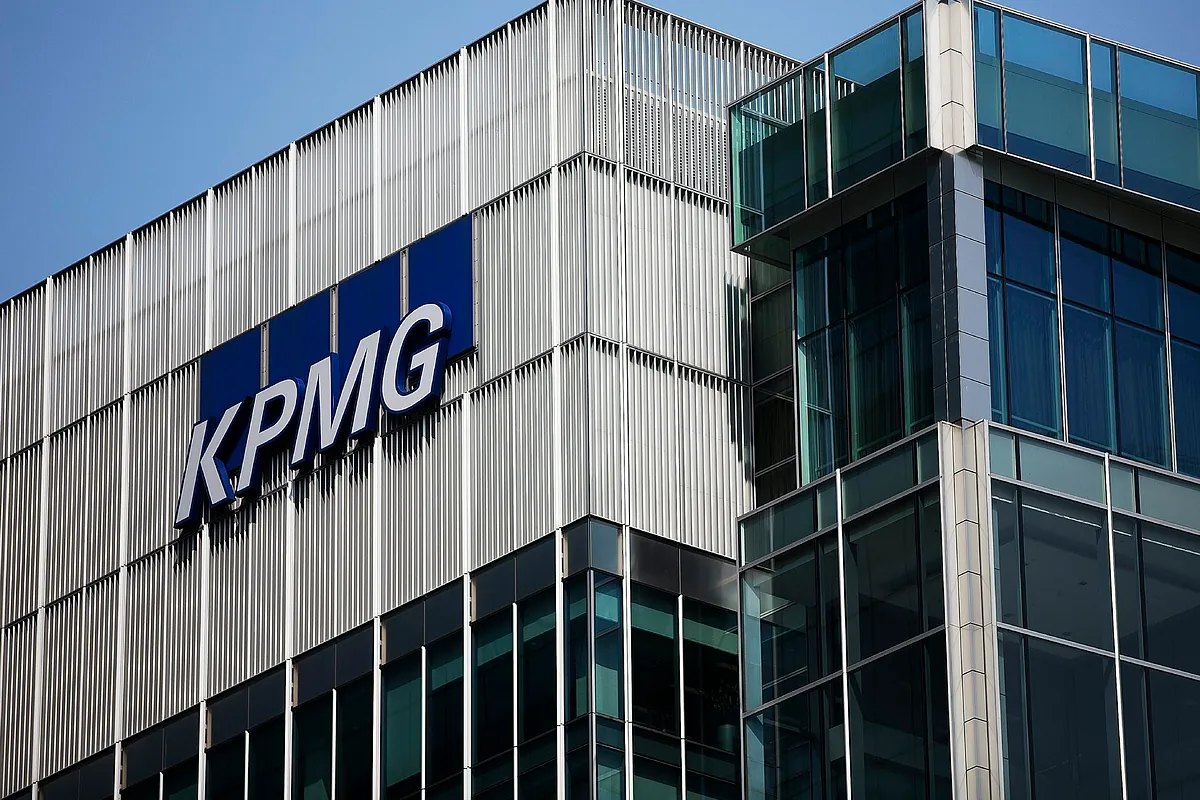 KPMG y EY rebajan de categoría a socios ante el fin del modelo del trabajo vitalicio