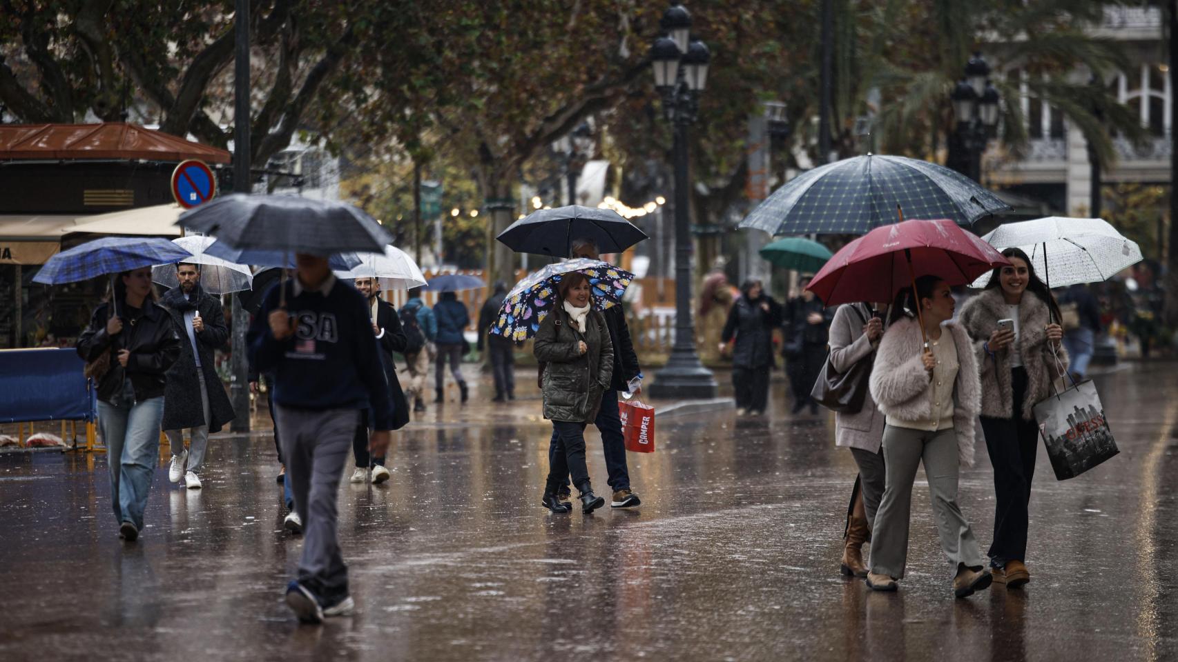 Lluvias en España hoy, en directo | La Comunidad Valenciana, Cataluña y Baleares continúan en alerta amarilla por riesgo de tormentas