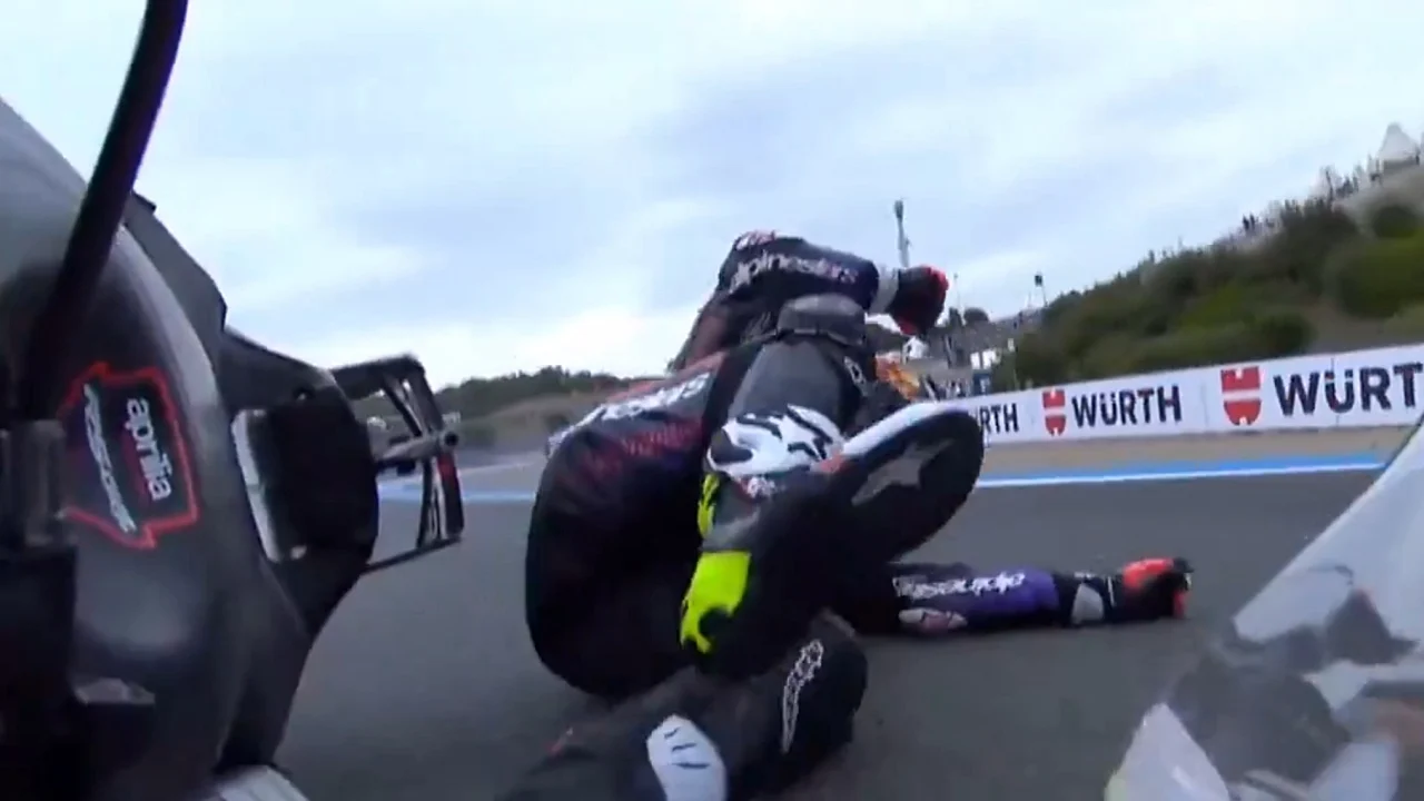 Jorge Martín vuelve a liarla: se cae en Jerez camino de la parrilla, recordando lo ocurrido en Austin