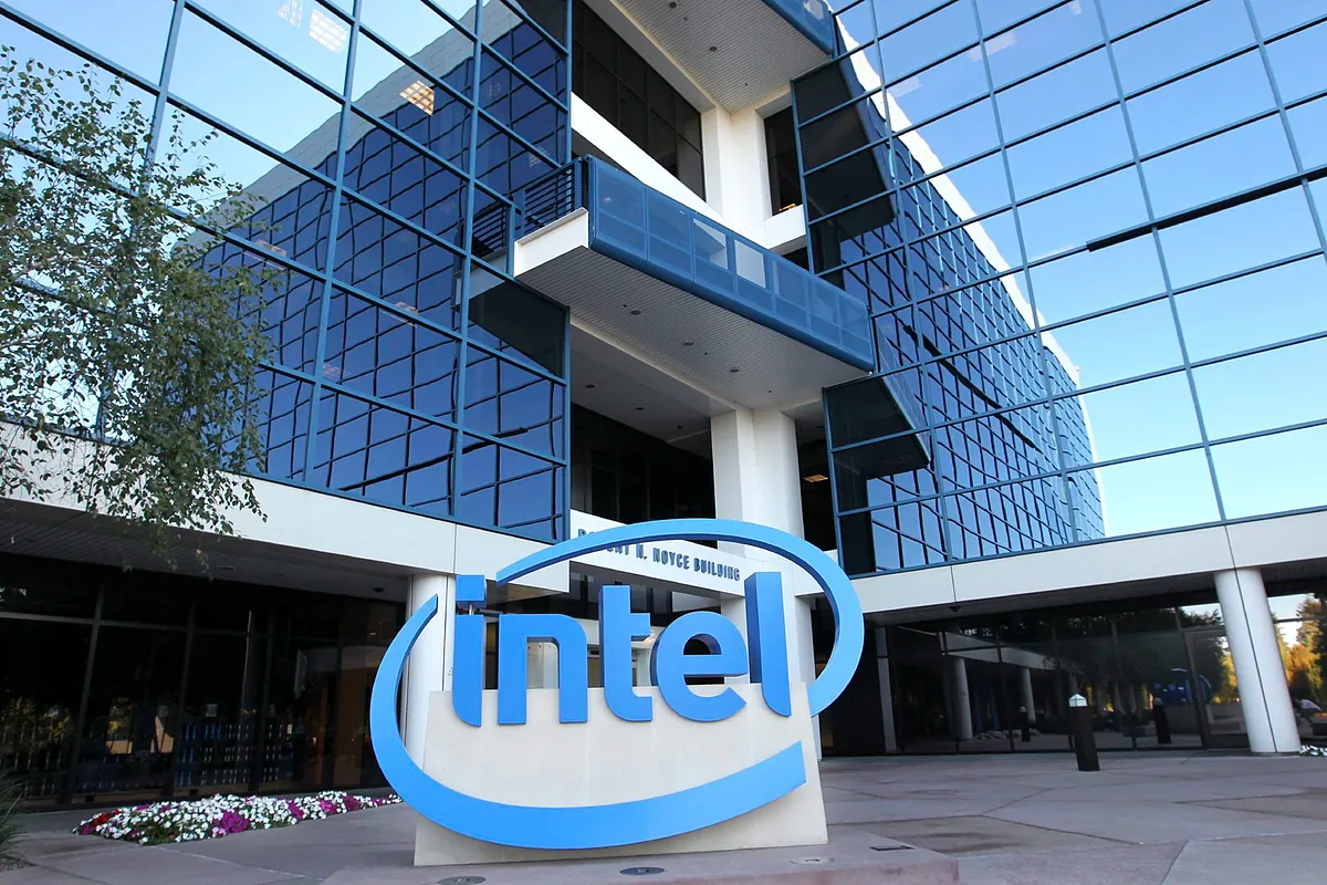 Las acciones de Intel se disparan con el auge de la IA y superan el máximo de la burbuja puntocom