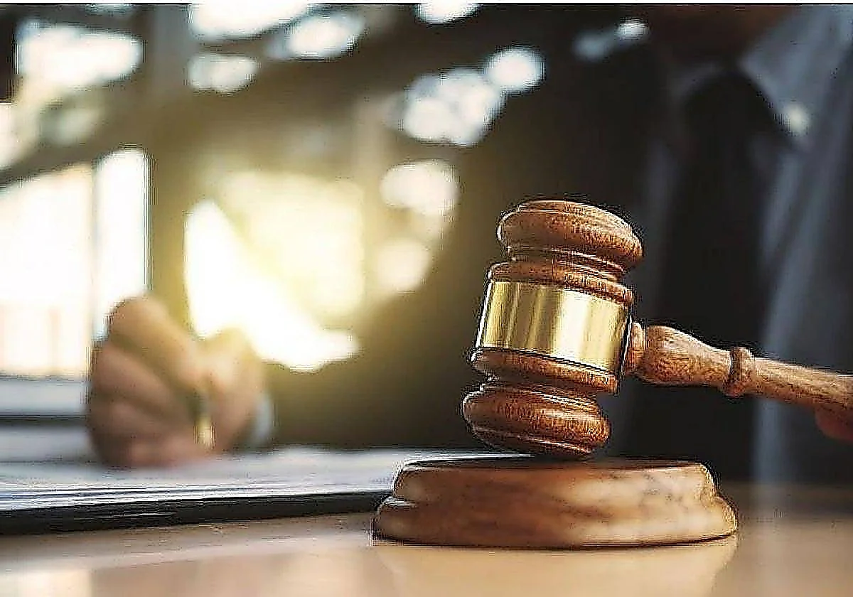 Condenada por apropiarse de 22.000 euros de la cuenta de sus padres: sacó incluso el día que falleció su padre