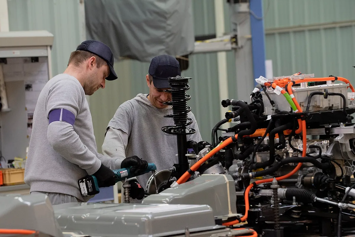 Las plantas españolas se suben a la gran oleada del vehículo eléctrico