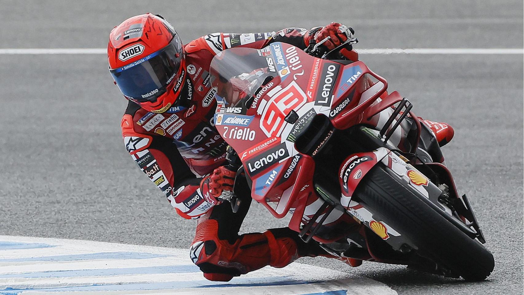 Marc Márquez saca la magia y aprovecha la lluvia para llevarse una pole con susto en Jerez