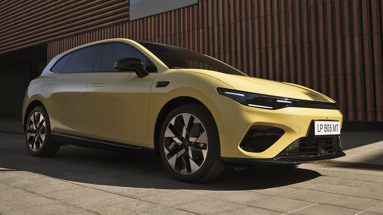 El nuevo Leapmotor B05 ya tiene precios en España y apunta a chollo, es 10.000 € más barato que el BYD Dolphin