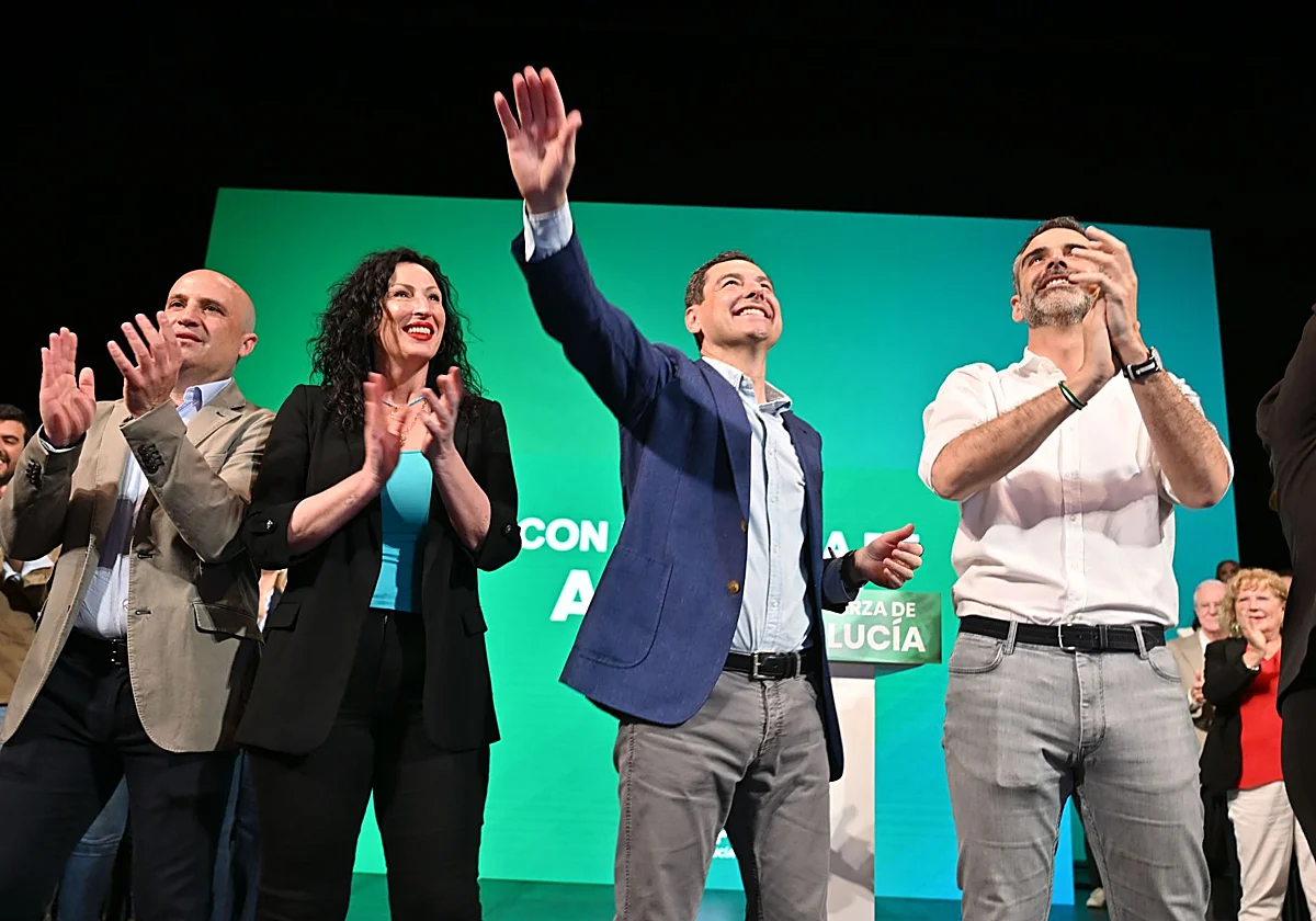 Juanma Moreno alerta contra la «borrachera de encuestas» para blindar su mayoría en Andalucía