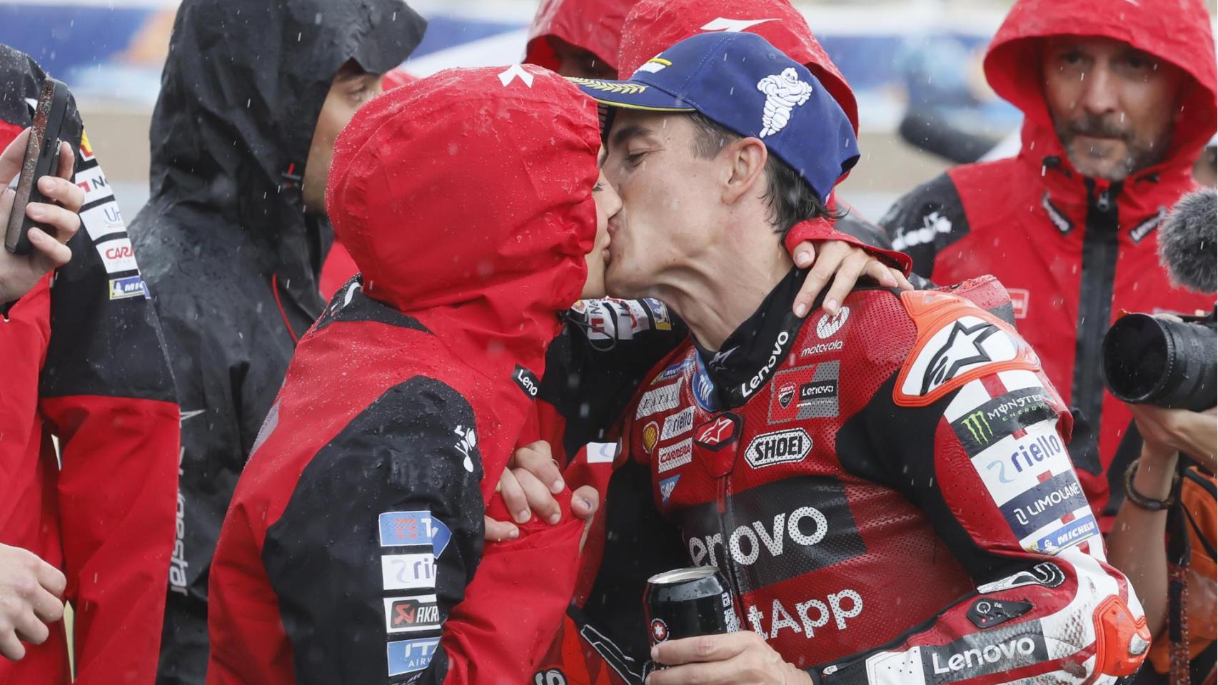 Marc Márquez, tras su caída y victoria en la sprint de Jerez: "Hoy es San Marc porque algún santo me ha ayudado"