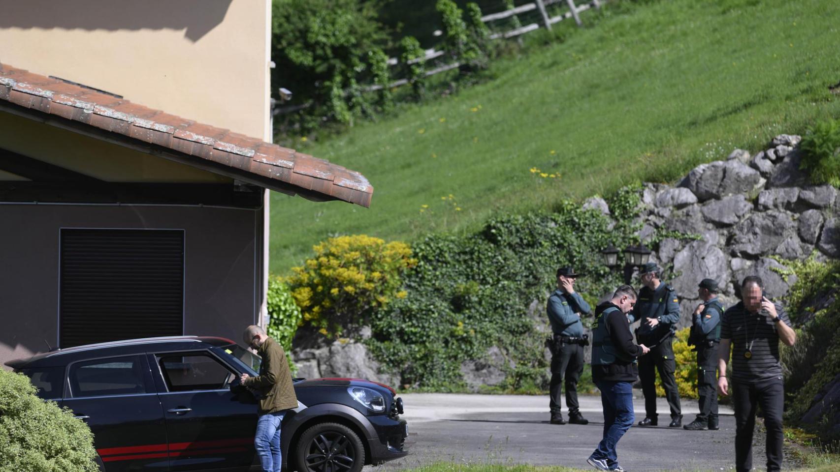 Hallan muerto a un hombre y a su mujer herida por arma de fuego en el municipio asturiano de Lena