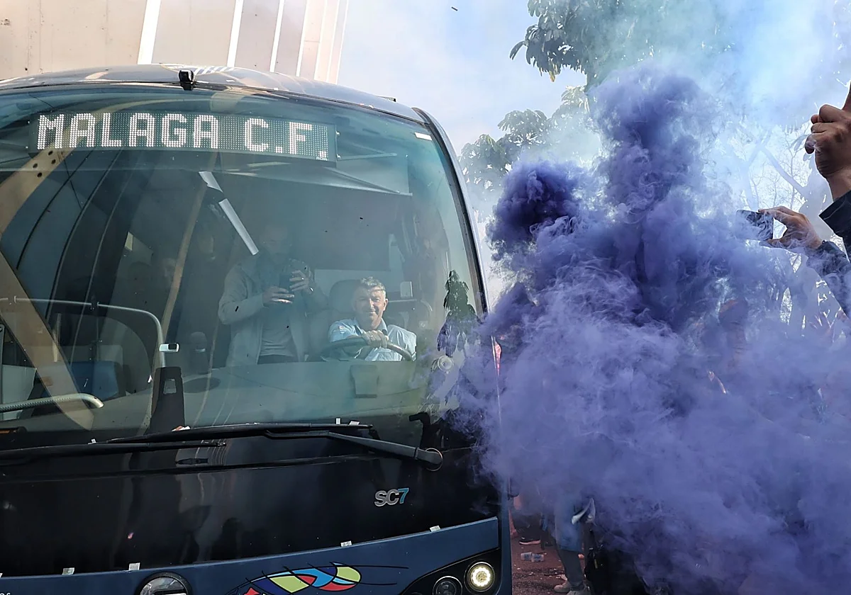 Miles de malaguistas participan en un espectacular recibimiento al equipo