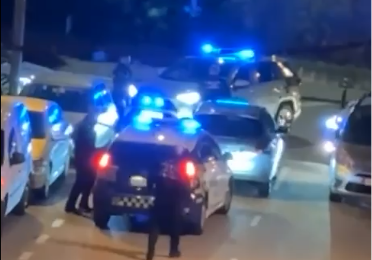 Disparos al aire para intentar detener a unos presuntos 'petaqueros' en Marbella que se dieron a la fuga