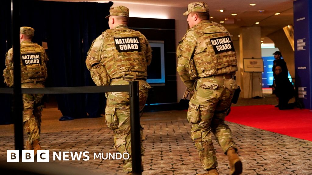 Evacuan a Trump de evento con medios en medio de "sospecha de disparos"