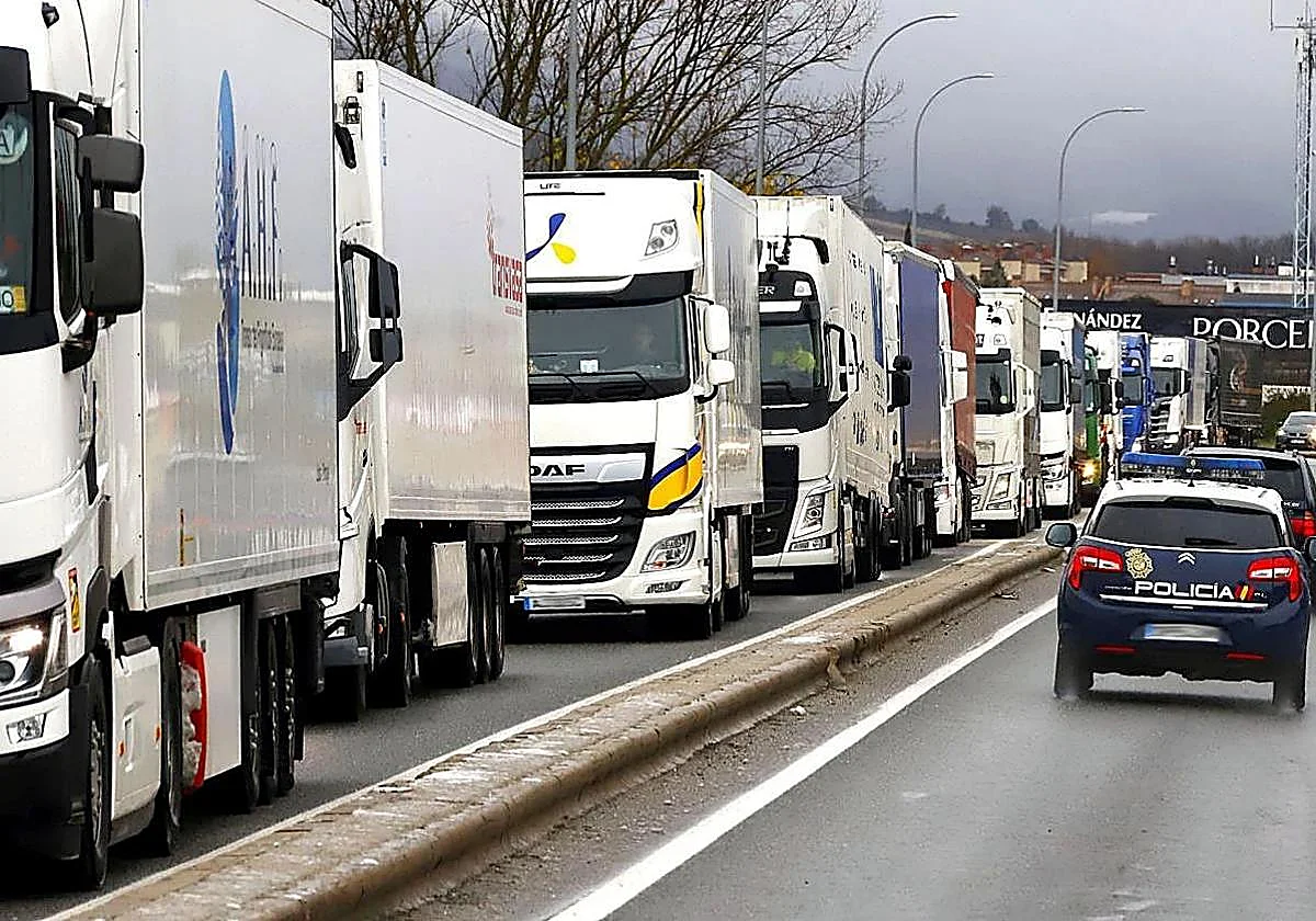 Lorry drivers threaten to strike again and block roads in Spain at Christmas