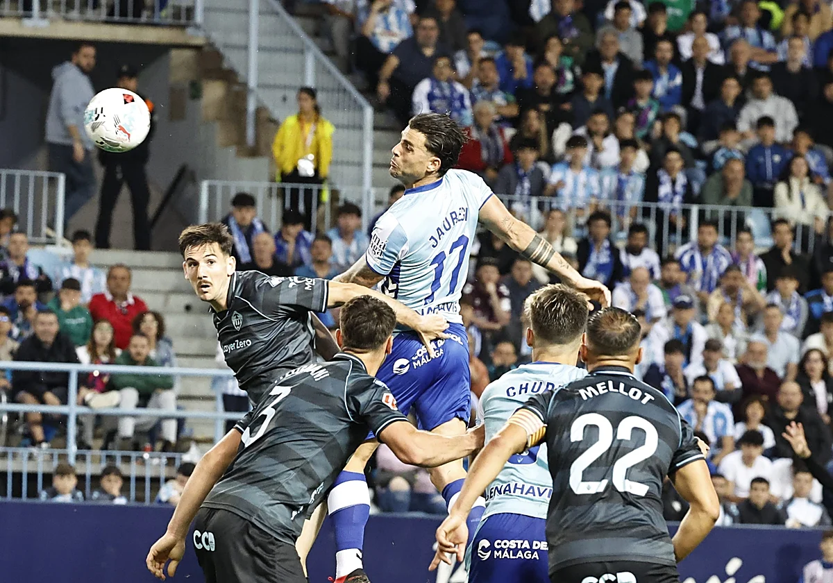 El Málaga no superó el reto de Funes sobre el balón parado del Castellón