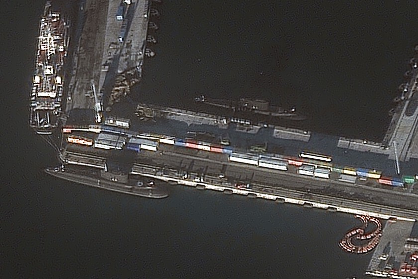 24 horas después las imágenes por satélite no dejan dudas: un dron submarino de Ucrania ha cambiado el futuro de las guerras