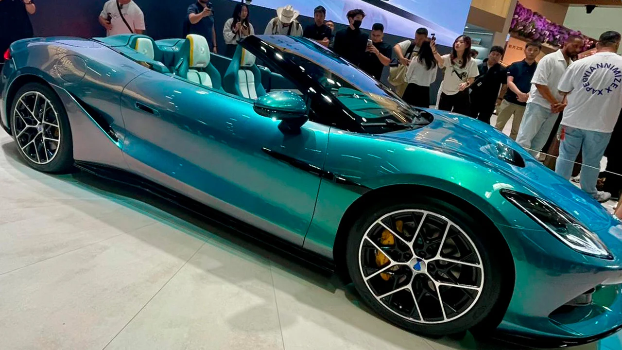 Más de 1.000 CV y directo a por Porsche: el Denza Z llega antes a Europa que a China