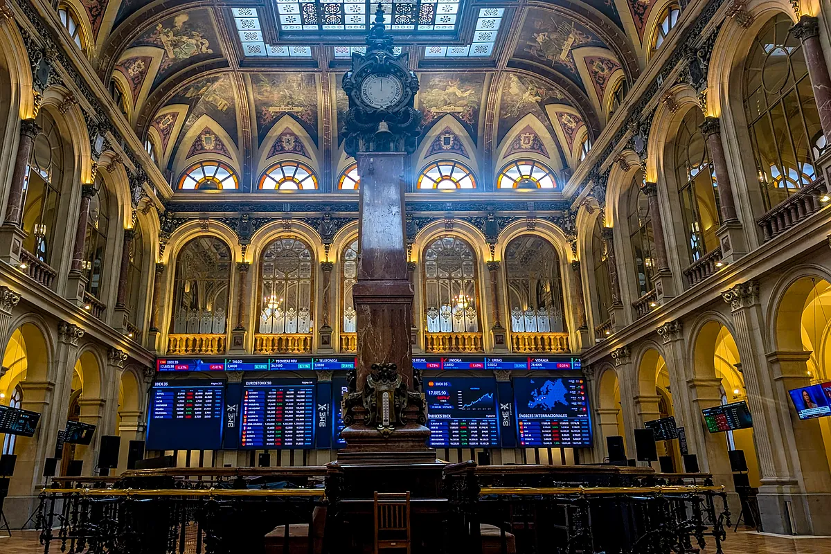 El Ibex titubea al inicio de una semana frenética