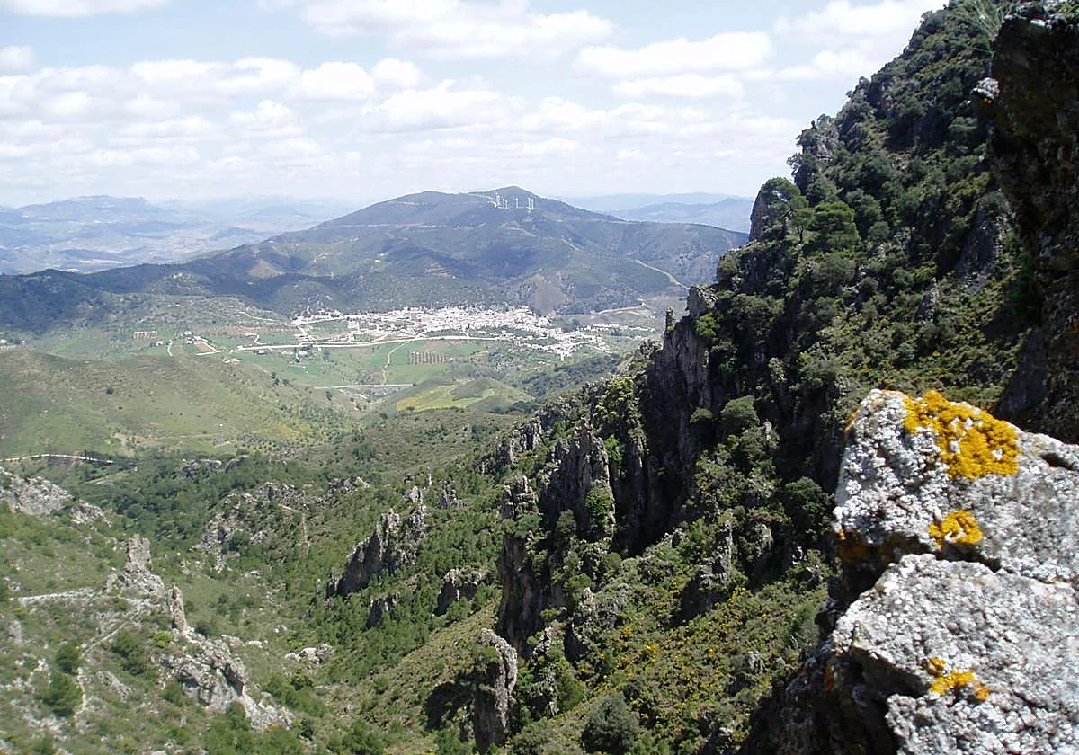 Climbing to the peak of El Grajo: The natural viewpoint overlooking the heart of Malaga