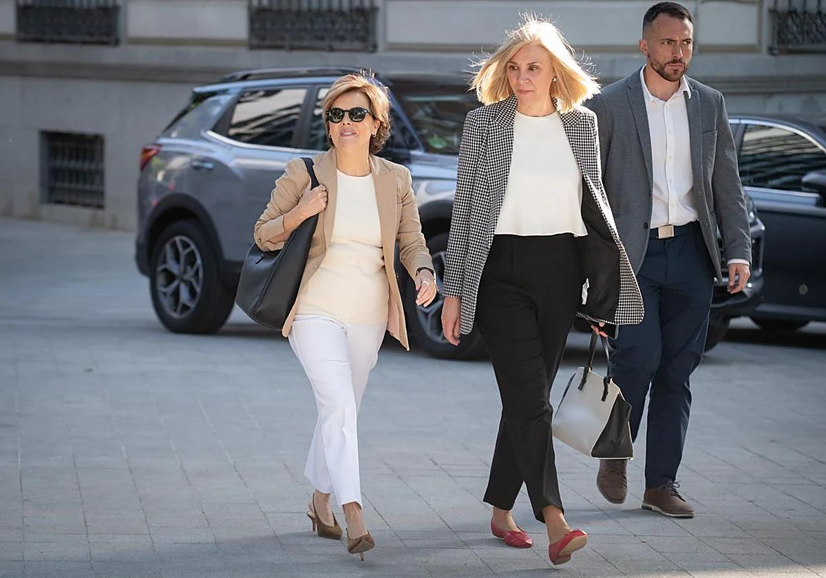 En directo: Sáenz de Santamaría y Arenas recogen el testigo de Rajoy y Cospedal como testigos en la 'Kitchen'